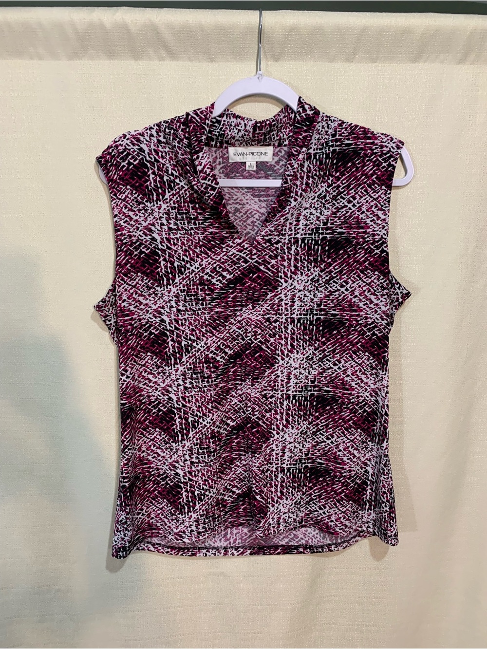 Evan Picone Women's Sleeveless V-Neck Printed Top - Plum/Black/White a1/17
